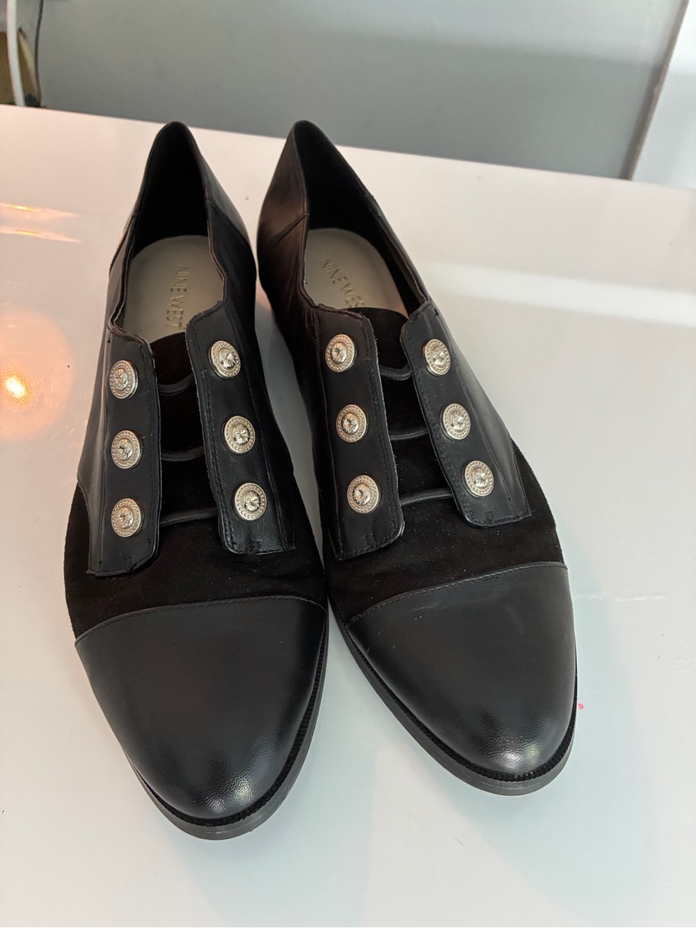 Size 10 Nine West Women’s Oxford Shoes with Button-Accents Leather & Suede
